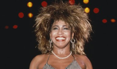 Ícone do Rock, Tina Turner, Falece aos 83 Anos Deixando um Legado Musical Inesquecível