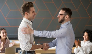 Quem entrega muito e fala pouco quase nunca é promovido: O peso da visibilidade e da política no ambiente corporativo