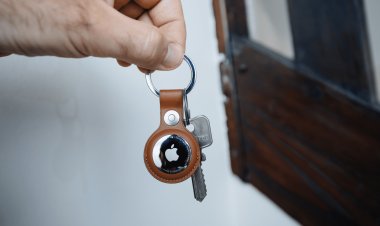 Polícia de Arvada Distribui AirTags para Combater Roubos de Carros na Cidade